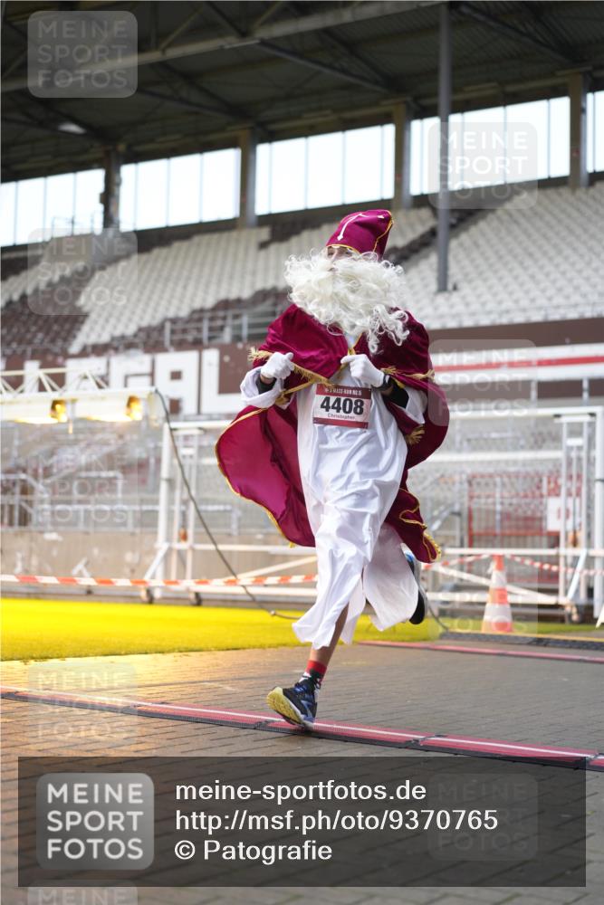 07.12.2025 - St. Pauli X-Mass-Run No. 15 Patografie http://msf.ph/oto/9370765 07.12.2025 11:35:19 Ziel 240, 527, 535, 2150, 3148, 3149, 4408 meine-sportfotos.de