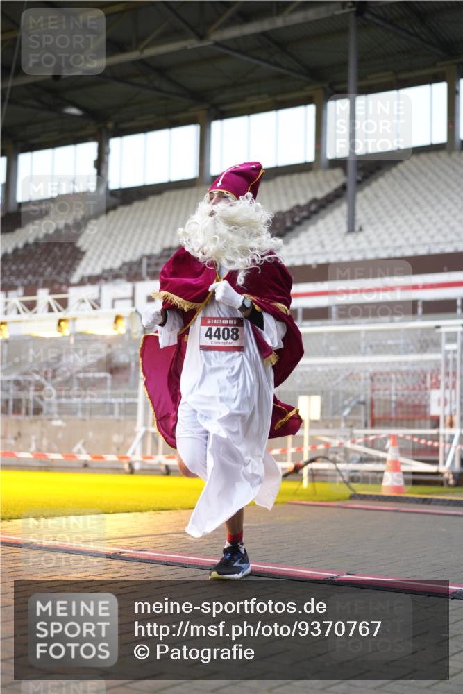 07.12.2025 - St. Pauli X-Mass-Run No. 15 Patografie http://msf.ph/oto/9370767 07.12.2025 11:35:19 Ziel 240, 527, 535, 2150, 3148, 3149, 4408 meine-sportfotos.de
