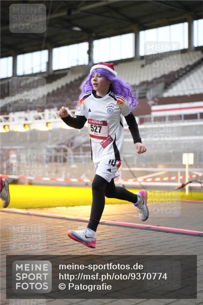 07.12.2025 - St. Pauli X-Mass-Run No. 15 Patografie http://msf.ph/oto/9370774 07.12.2025 11:35:24 Ziel 240, 527, 535, 2660, 4408 meine-sportfotos.de