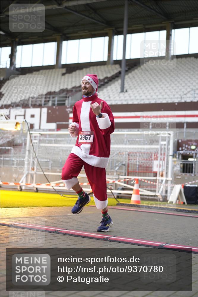 07.12.2025 - St. Pauli X-Mass-Run No. 15 Patografie http://msf.ph/oto/9370780 07.12.2025 11:35:29 Ziel 527, 535, 2660, 3967, 4408, 4843 meine-sportfotos.de