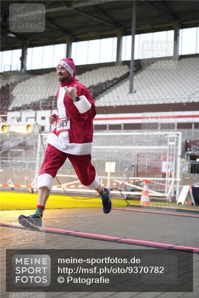 07.12.2025 - St. Pauli X-Mass-Run No. 15 Patografie http://msf.ph/oto/9370782 07.12.2025 11:35:30 Ziel 527, 535, 2660, 3967, 4408, 4843 meine-sportfotos.de