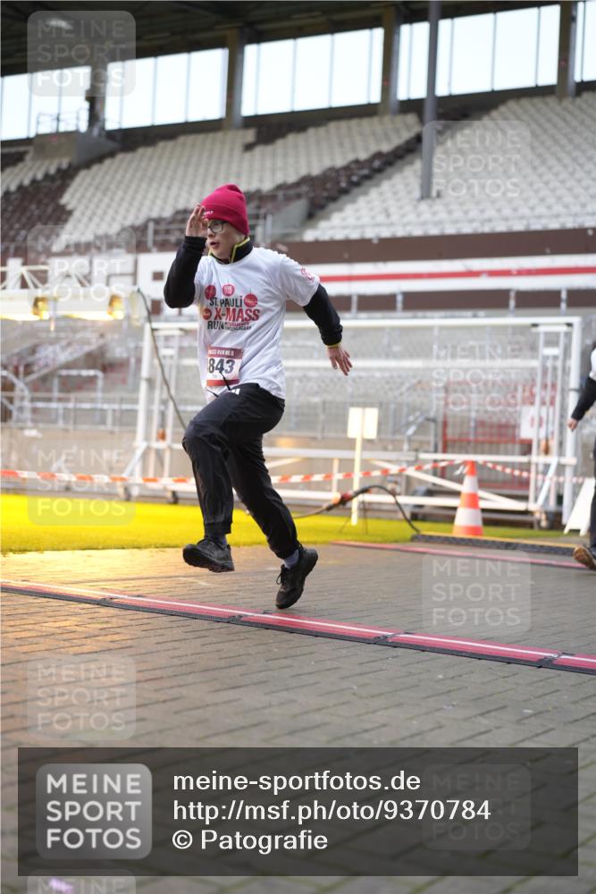 07.12.2025 - St. Pauli X-Mass-Run No. 15 Patografie http://msf.ph/oto/9370784 07.12.2025 11:35:32 Ziel 527, 535, 2660, 2902, 2962, 3967, 4408, 4843 meine-sportfotos.de
