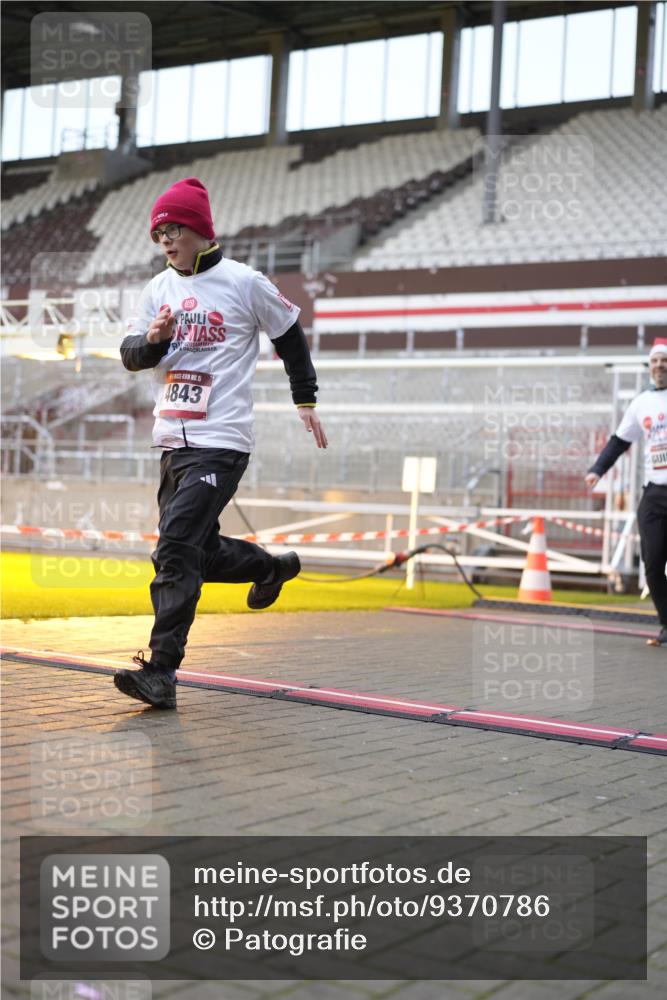 07.12.2025 - St. Pauli X-Mass-Run No. 15 Patografie http://msf.ph/oto/9370786 07.12.2025 11:35:33 Ziel 527, 535, 2660, 2902, 2962, 3967, 4408, 4843 meine-sportfotos.de