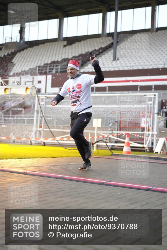 07.12.2025 - St. Pauli X-Mass-Run No. 15 Patografie http://msf.ph/oto/9370788 07.12.2025 11:35:33 Ziel 527, 535, 2660, 2902, 2962, 3967, 4408, 4843 meine-sportfotos.de