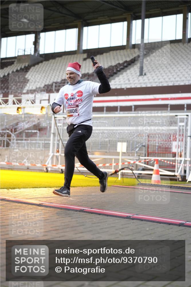 07.12.2025 - St. Pauli X-Mass-Run No. 15 Patografie http://msf.ph/oto/9370790 07.12.2025 11:35:33 Ziel 527, 535, 2660, 2902, 2962, 3967, 4408, 4843 meine-sportfotos.de