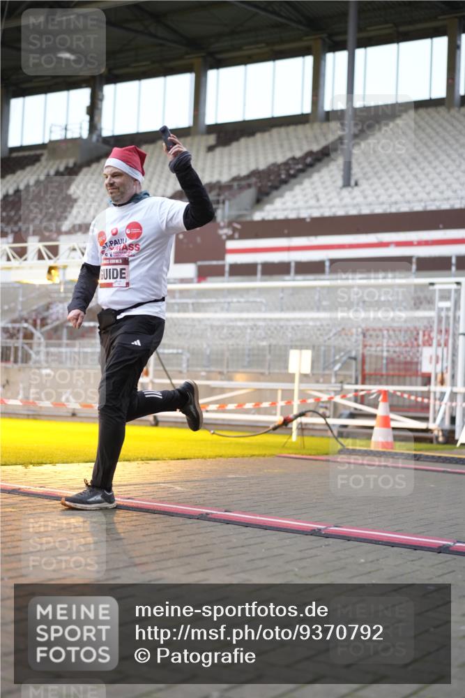 07.12.2025 - St. Pauli X-Mass-Run No. 15 Patografie http://msf.ph/oto/9370792 07.12.2025 11:35:34 Ziel 527, 535, 2660, 2902, 2962, 3967, 4408, 4843 meine-sportfotos.de
