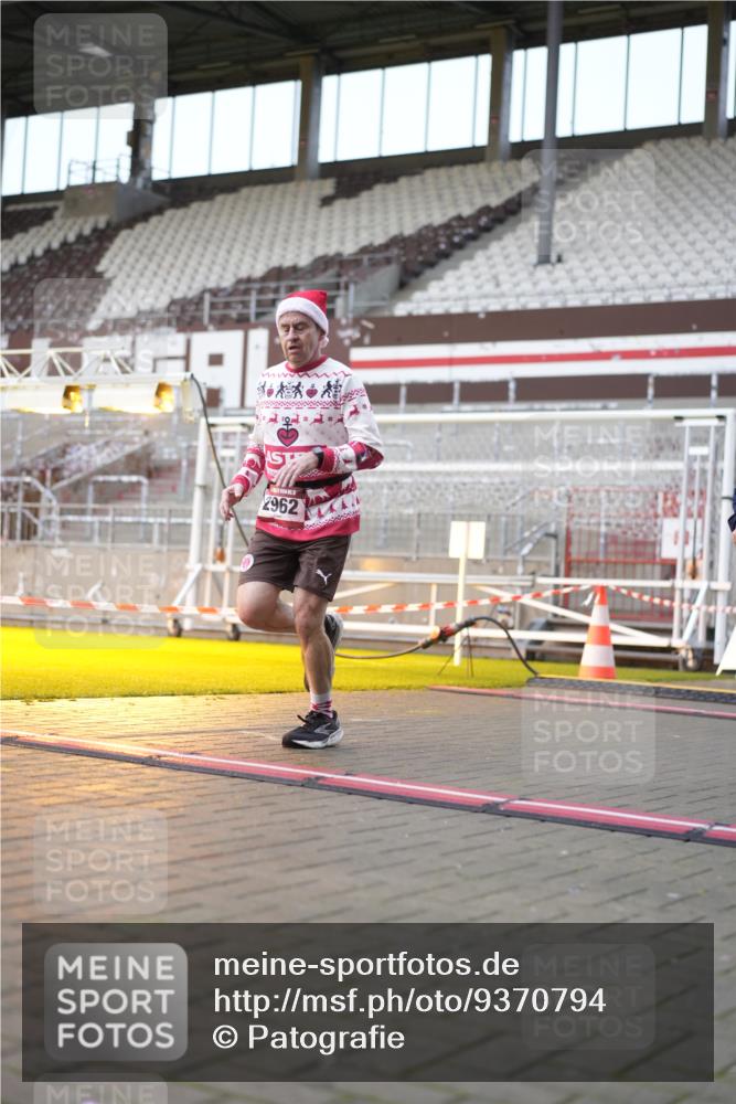 07.12.2025 - St. Pauli X-Mass-Run No. 15 Patografie http://msf.ph/oto/9370794 07.12.2025 11:35:36 Ziel 527, 535, 1960, 2660, 2902, 2962, 3967, 4816, 4823, 4843 meine-sportfotos.de