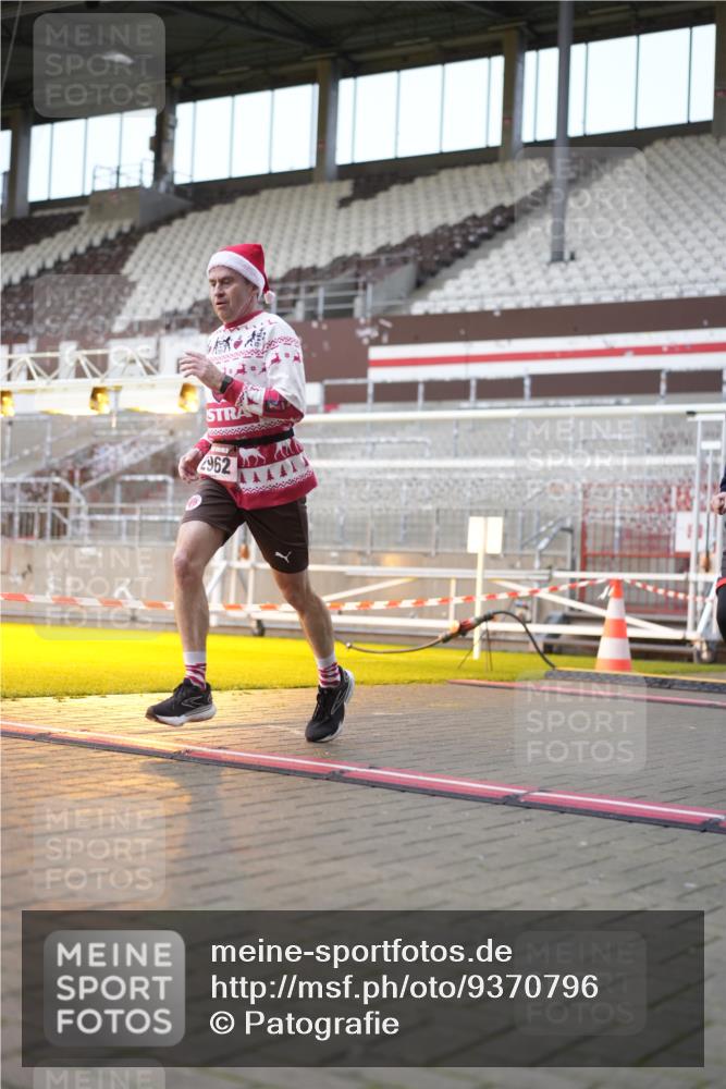 07.12.2025 - St. Pauli X-Mass-Run No. 15 Patografie http://msf.ph/oto/9370796 07.12.2025 11:35:36 Ziel 527, 535, 1960, 2660, 2902, 2962, 3967, 4816, 4823, 4843 meine-sportfotos.de