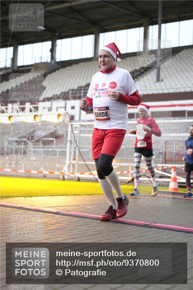 07.12.2025 - St. Pauli X-Mass-Run No. 15 Patografie http://msf.ph/oto/9370800 07.12.2025 11:35:40 Ziel 1960, 1962, 2660, 2902, 2962, 3967, 4816, 4823, 4843 meine-sportfotos.de