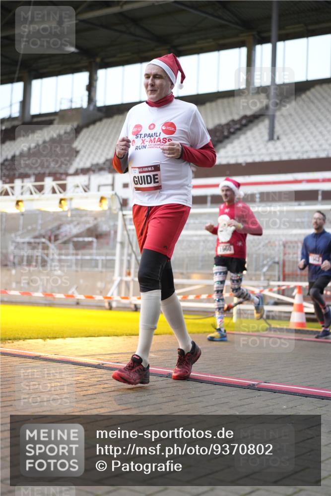 07.12.2025 - St. Pauli X-Mass-Run No. 15 Patografie http://msf.ph/oto/9370802 07.12.2025 11:35:40 Ziel 1960, 1962, 2660, 2902, 2962, 3967, 4816, 4823, 4843 meine-sportfotos.de