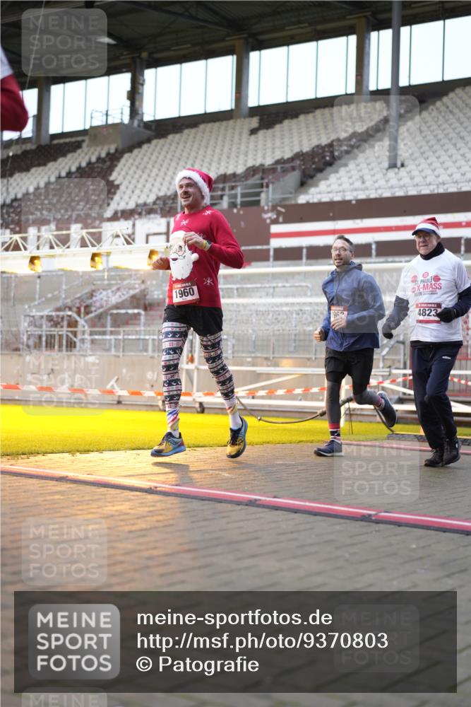 07.12.2025 - St. Pauli X-Mass-Run No. 15 Patografie http://msf.ph/oto/9370803 07.12.2025 11:35:41 Ziel 1960, 1962, 2902, 2962, 3967, 4816, 4823, 4843 meine-sportfotos.de