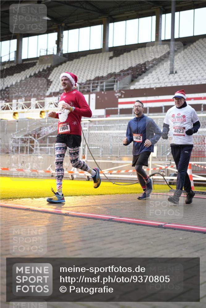 07.12.2025 - St. Pauli X-Mass-Run No. 15 Patografie http://msf.ph/oto/9370805 07.12.2025 11:35:41 Ziel 1960, 1962, 2902, 2962, 3967, 4816, 4823, 4843 meine-sportfotos.de