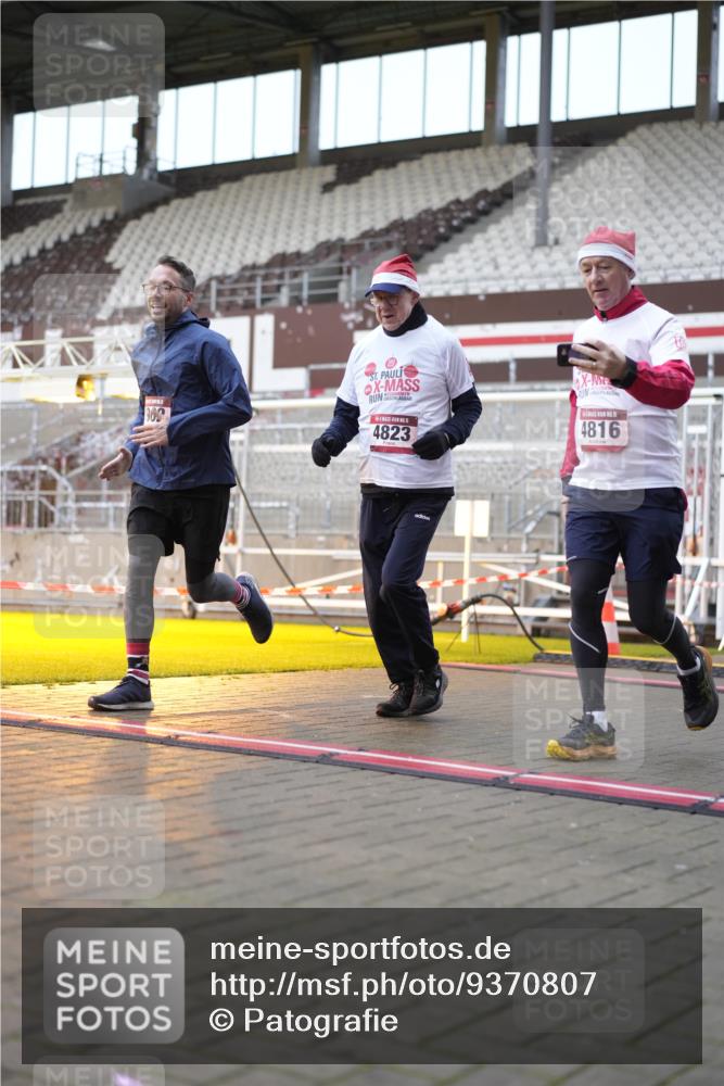 07.12.2025 - St. Pauli X-Mass-Run No. 15 Patografie http://msf.ph/oto/9370807 07.12.2025 11:35:42 Ziel 1960, 1962, 2902, 2962, 3967, 4816, 4823, 4843 meine-sportfotos.de