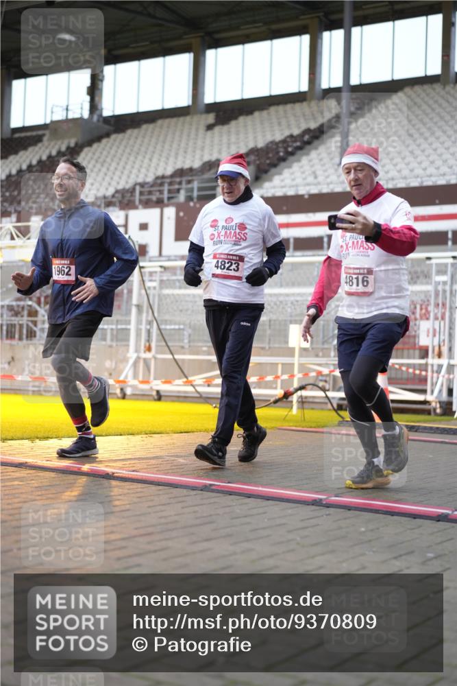 07.12.2025 - St. Pauli X-Mass-Run No. 15 Patografie http://msf.ph/oto/9370809 07.12.2025 11:35:42 Ziel 1960, 1962, 2902, 2962, 3967, 4816, 4823, 4843 meine-sportfotos.de