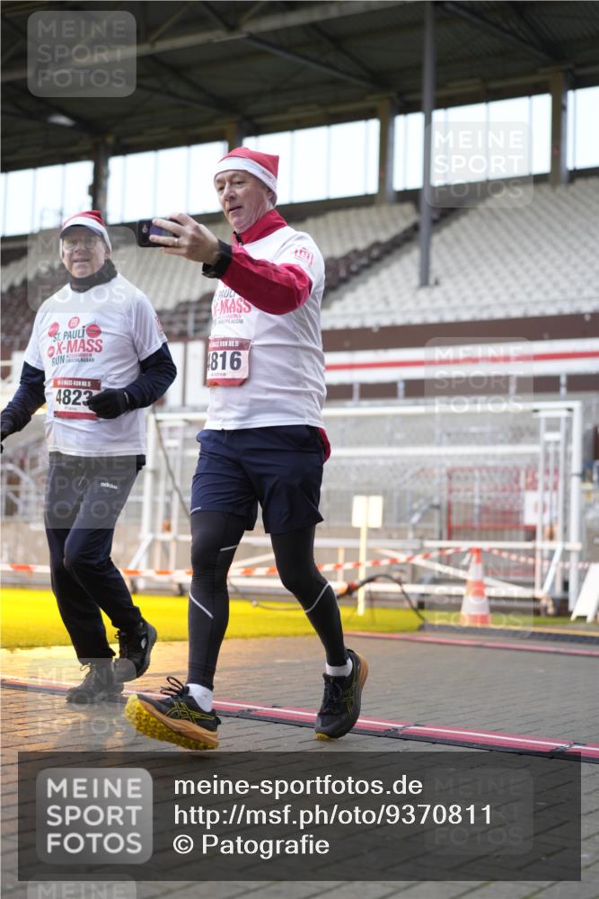 07.12.2025 - St. Pauli X-Mass-Run No. 15 Patografie http://msf.ph/oto/9370811 07.12.2025 11:35:42 Ziel 1960, 1962, 2902, 2962, 3967, 4816, 4823, 4843 meine-sportfotos.de