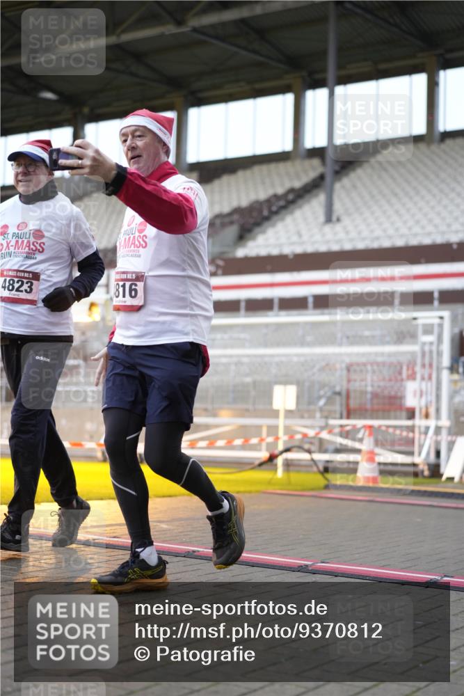 07.12.2025 - St. Pauli X-Mass-Run No. 15 Patografie http://msf.ph/oto/9370812 07.12.2025 11:35:42 Ziel 1960, 1962, 2902, 2962, 3967, 4816, 4823, 4843 meine-sportfotos.de