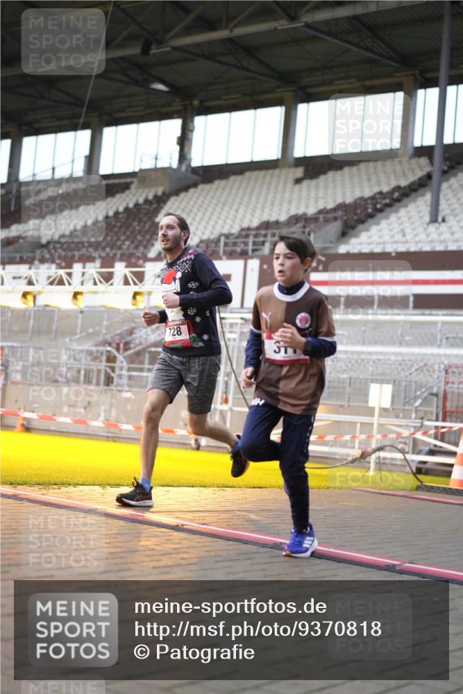 07.12.2025 - St. Pauli X-Mass-Run No. 15 Patografie http://msf.ph/oto/9370818 07.12.2025 11:35:56 Ziel 311, 728, 1960, 1962, 3109, 4816, 4823 meine-sportfotos.de