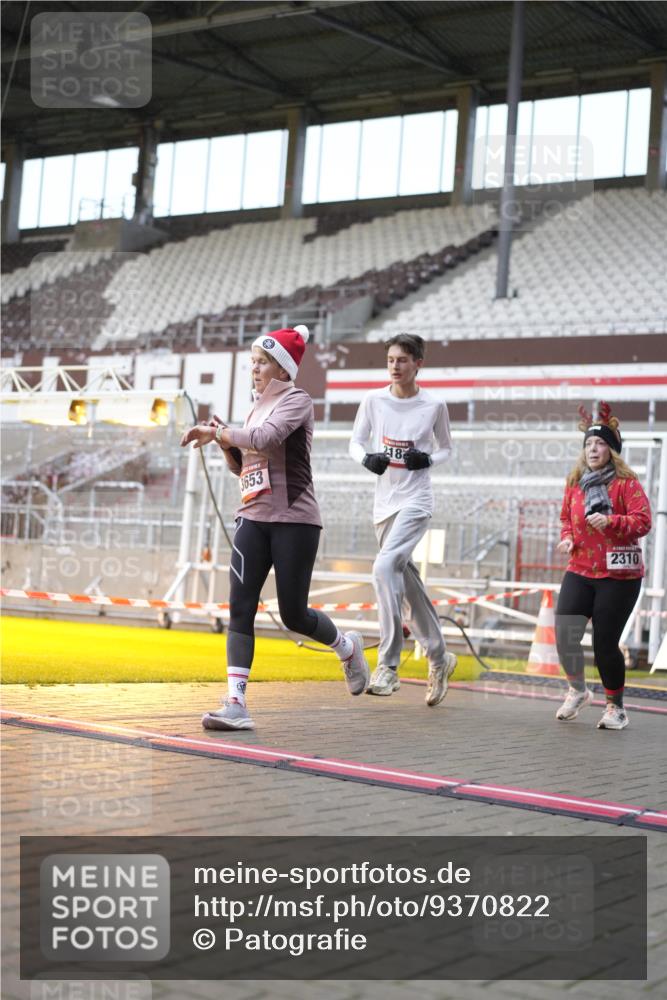 07.12.2025 - St. Pauli X-Mass-Run No. 15 Patografie http://msf.ph/oto/9370822 07.12.2025 11:36:03 Ziel 311, 728, 1792, 2183, 2310, 2316, 2907, 3109, 3610, 3612, 3614, 3653 meine-sportfotos.de