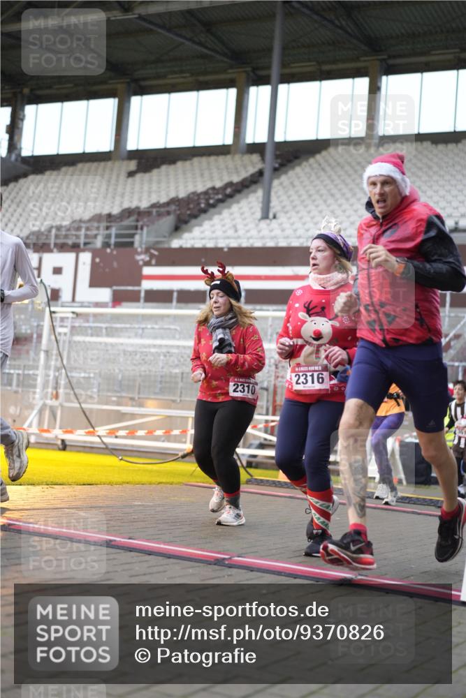07.12.2025 - St. Pauli X-Mass-Run No. 15 Patografie http://msf.ph/oto/9370826 07.12.2025 11:36:04 Ziel 311, 728, 1792, 2183, 2310, 2316, 2907, 3109, 3610, 3612, 3614, 3653 meine-sportfotos.de