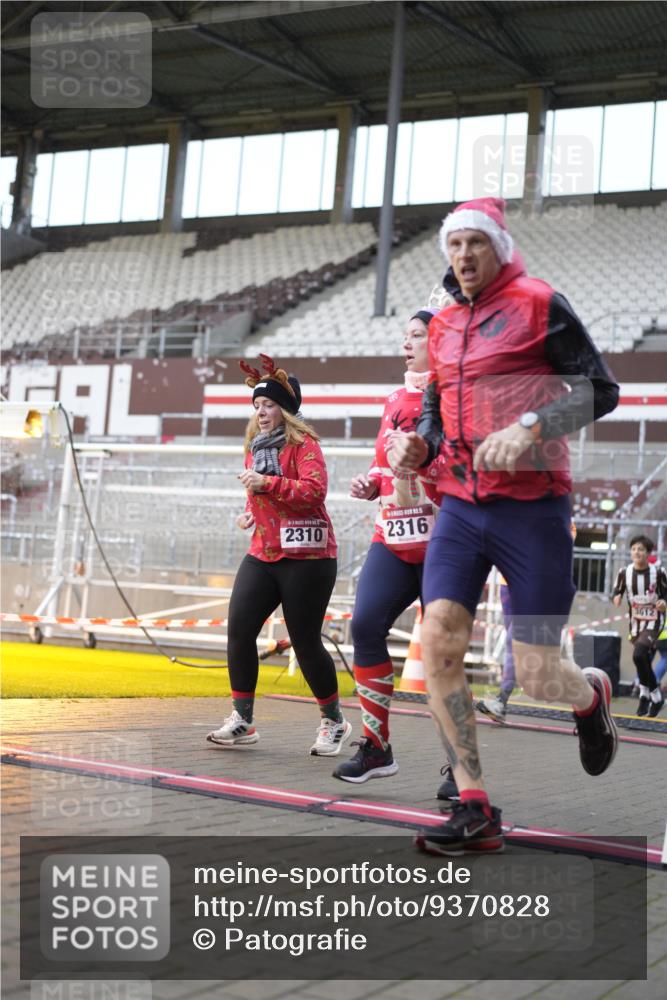 07.12.2025 - St. Pauli X-Mass-Run No. 15 Patografie http://msf.ph/oto/9370828 07.12.2025 11:36:04 Ziel 311, 728, 1792, 2183, 2310, 2316, 2907, 3109, 3610, 3612, 3614, 3653 meine-sportfotos.de