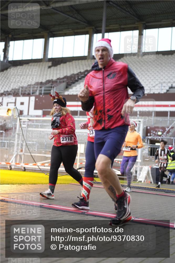 07.12.2025 - St. Pauli X-Mass-Run No. 15 Patografie http://msf.ph/oto/9370830 07.12.2025 11:36:04 Ziel 311, 728, 1792, 2183, 2310, 2316, 2907, 3109, 3610, 3612, 3614, 3653 meine-sportfotos.de