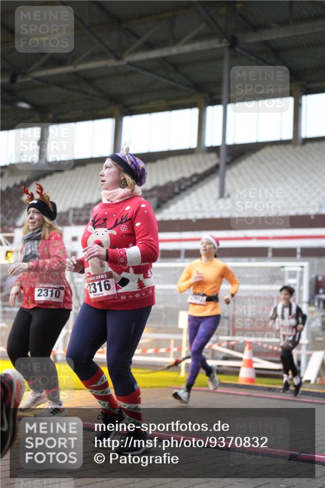 07.12.2025 - St. Pauli X-Mass-Run No. 15 Patografie http://msf.ph/oto/9370832 07.12.2025 11:36:05 Ziel 311, 728, 1753, 1792, 2183, 2310, 2316, 2907, 3109, 3610, 3612, 3614, 3653 meine-sportfotos.de