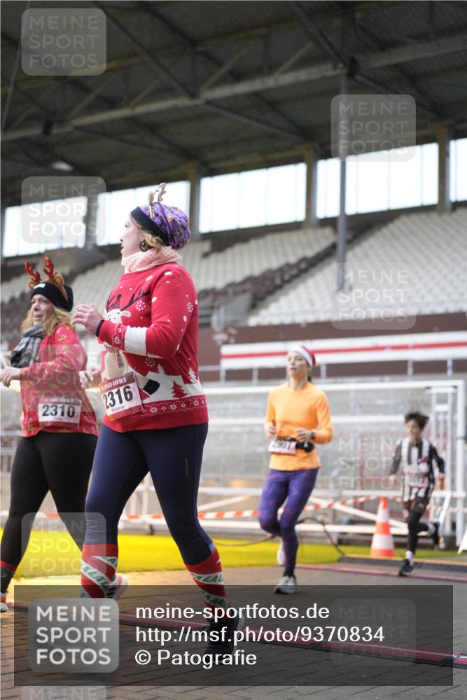 07.12.2025 - St. Pauli X-Mass-Run No. 15 Patografie http://msf.ph/oto/9370834 07.12.2025 11:36:05 Ziel 311, 728, 1753, 1792, 2183, 2310, 2316, 2907, 3109, 3610, 3612, 3614, 3653 meine-sportfotos.de