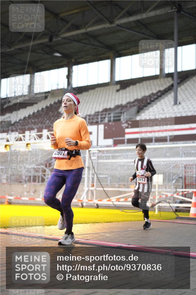 07.12.2025 - St. Pauli X-Mass-Run No. 15 Patografie http://msf.ph/oto/9370836 07.12.2025 11:36:06 Ziel 311, 728, 1753, 1792, 2183, 2310, 2316, 2907, 3109, 3610, 3612, 3614, 3653 meine-sportfotos.de