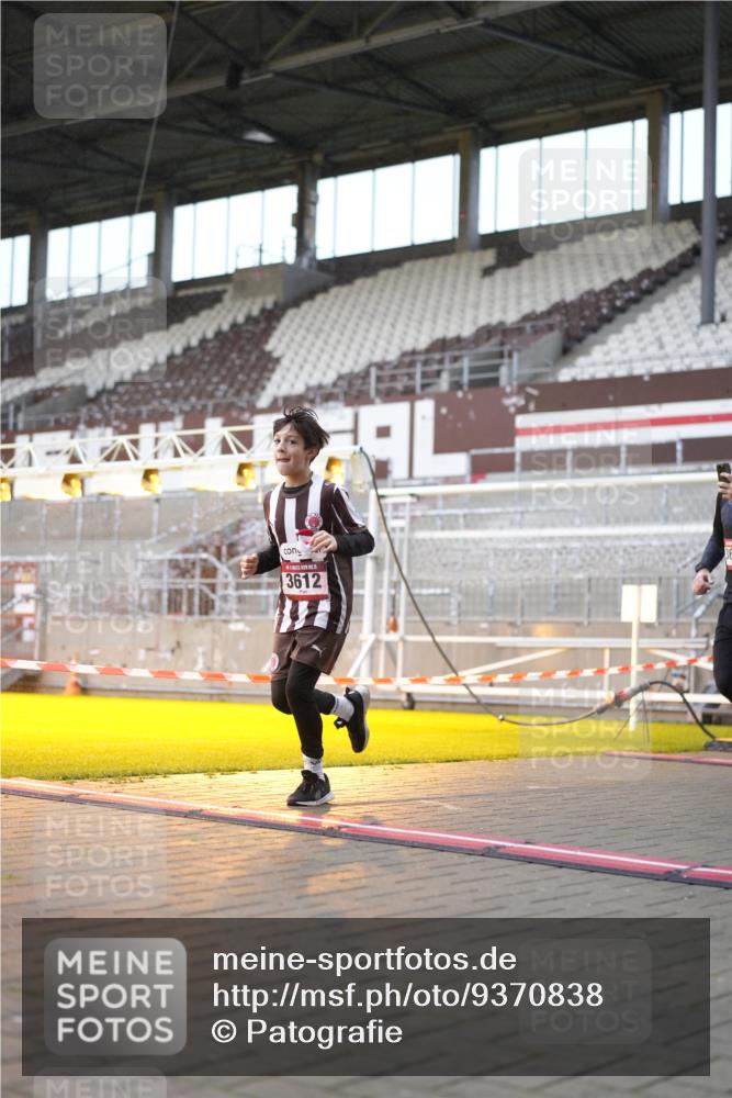 07.12.2025 - St. Pauli X-Mass-Run No. 15 Patografie http://msf.ph/oto/9370838 07.12.2025 11:36:06 Ziel 311, 728, 1753, 1792, 2183, 2310, 2316, 2907, 3109, 3610, 3612, 3614, 3653 meine-sportfotos.de