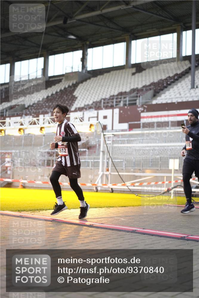 07.12.2025 - St. Pauli X-Mass-Run No. 15 Patografie http://msf.ph/oto/9370840 07.12.2025 11:36:06 Ziel 311, 728, 1753, 1792, 2183, 2310, 2316, 2907, 3109, 3610, 3612, 3614, 3653 meine-sportfotos.de