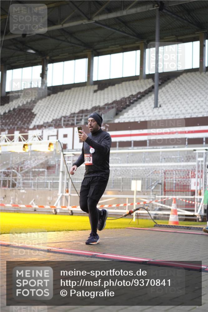 07.12.2025 - St. Pauli X-Mass-Run No. 15 Patografie http://msf.ph/oto/9370841 07.12.2025 11:36:07 Ziel 311, 728, 1753, 1792, 2183, 2310, 2316, 2907, 3109, 3610, 3612, 3614, 3653 meine-sportfotos.de