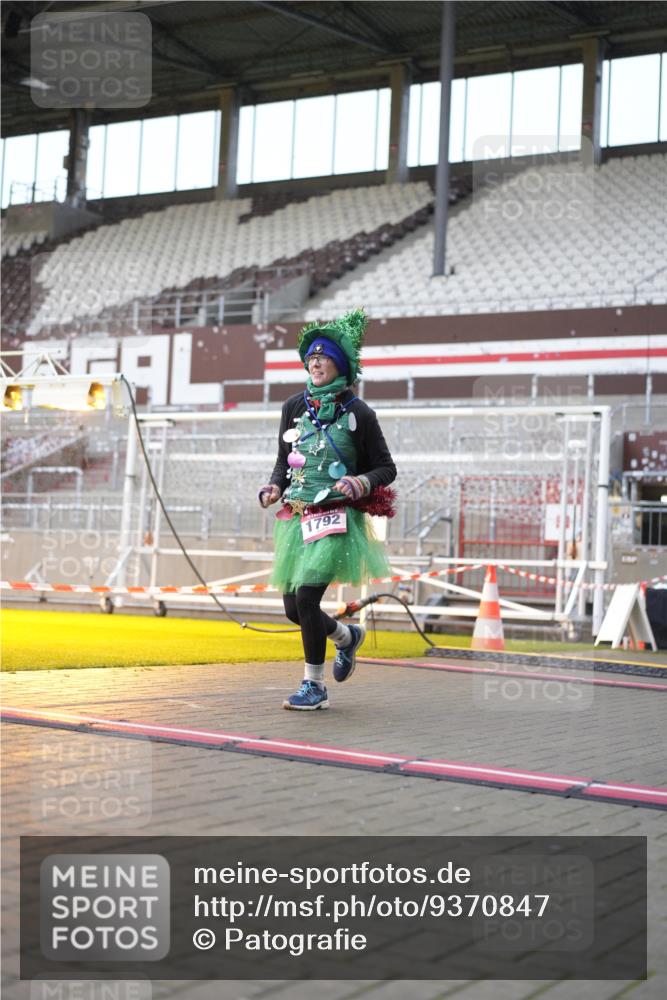 07.12.2025 - St. Pauli X-Mass-Run No. 15 Patografie http://msf.ph/oto/9370847 07.12.2025 11:36:08 Ziel 311, 728, 1753, 1792, 2183, 2310, 2316, 2907, 3109, 3610, 3612, 3614, 3653 meine-sportfotos.de