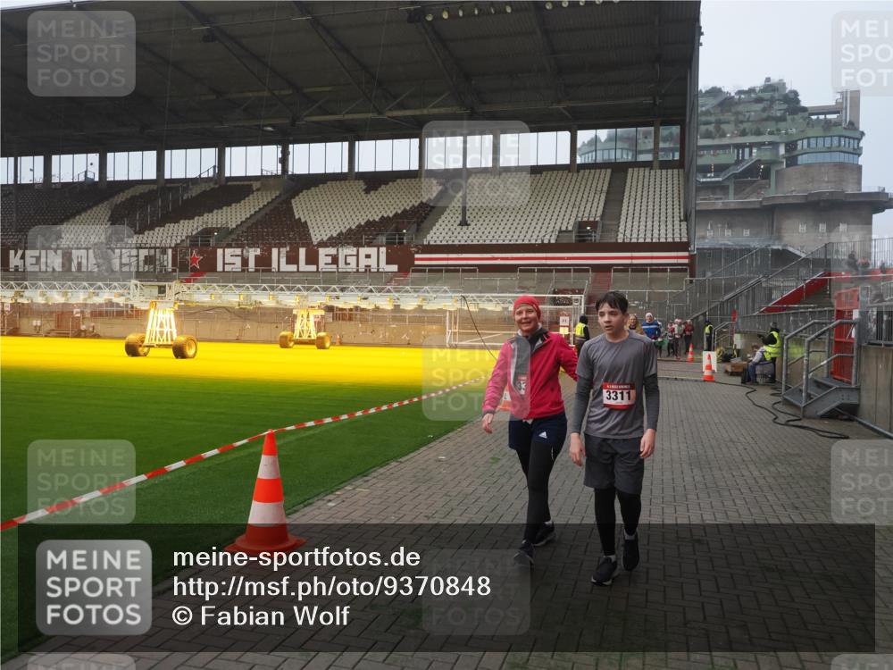 07.12.2025 - St. Pauli X-Mass-Run No. 15 Fabian Wolf http://msf.ph/oto/9370848 07.12.2025 10:05:11 Ziel 114, 202, 210, 292, 699, 1973, 1991, 2168, 2249, 2856, 2866, 3186, 3307, 3311 meine-sportfotos.de