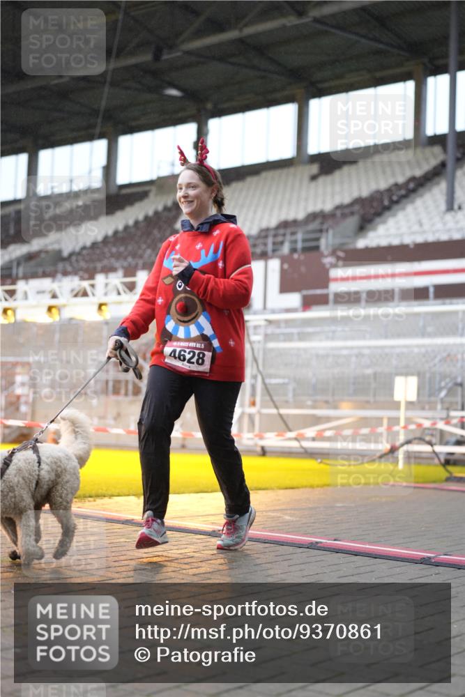 07.12.2025 - St. Pauli X-Mass-Run No. 15 Patografie http://msf.ph/oto/9370861 07.12.2025 11:36:26 Ziel 3826, 4628 meine-sportfotos.de