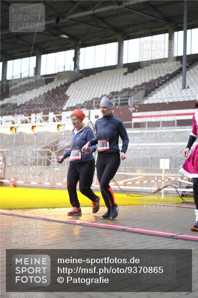 07.12.2025 - St. Pauli X-Mass-Run No. 15 Patografie http://msf.ph/oto/9370865 07.12.2025 11:36:46 Ziel 1588, 1590, 2004, 2405, 2517, 2917 meine-sportfotos.de