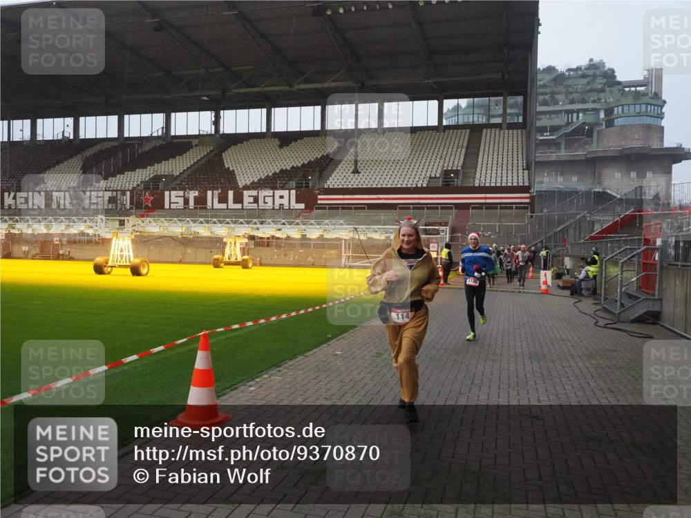 07.12.2025 - St. Pauli X-Mass-Run No. 15 Fabian Wolf http://msf.ph/oto/9370870 07.12.2025 10:05:15 Ziel 114, 202, 210, 292, 699, 1121, 1481, 1661, 1761, 2856, 2866, 3186, 3307, 3311, 4036 meine-sportfotos.de