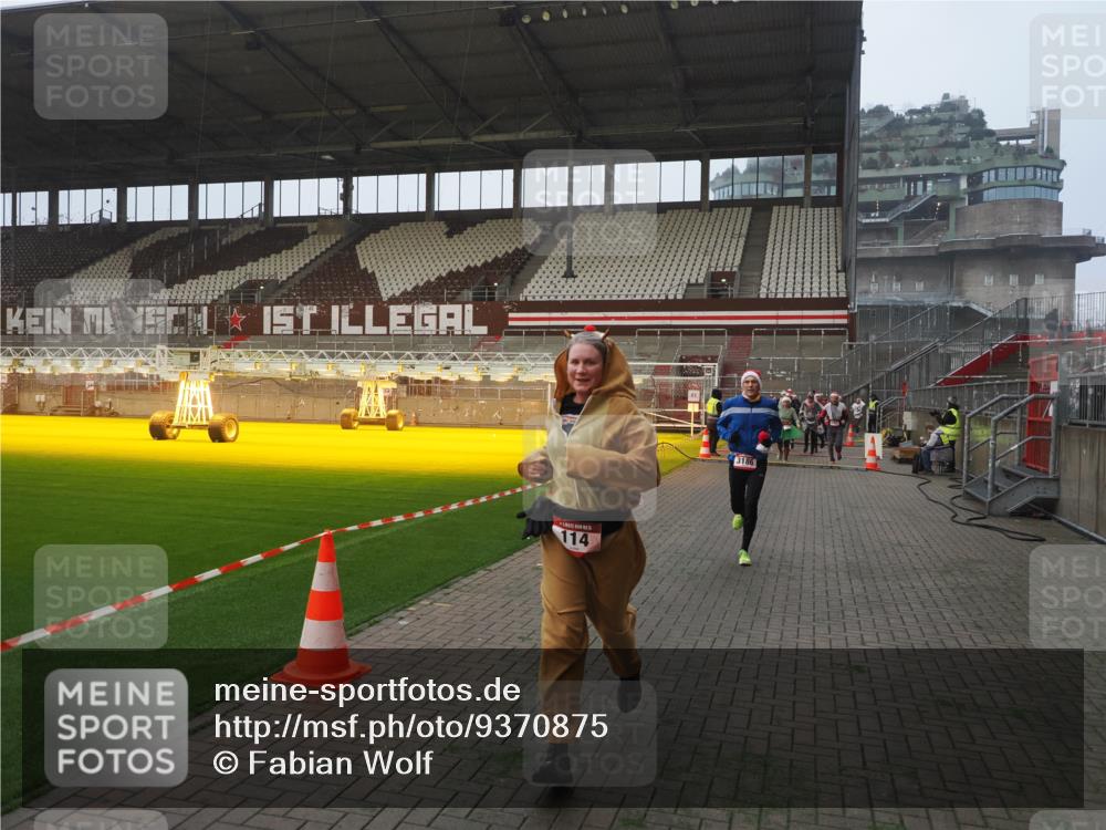 07.12.2025 - St. Pauli X-Mass-Run No. 15 Fabian Wolf http://msf.ph/oto/9370875 07.12.2025 10:05:15 Ziel 114, 202, 210, 292, 699, 1121, 1481, 1661, 1761, 2856, 2866, 3186, 3307, 3311, 4036 meine-sportfotos.de