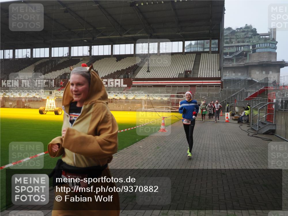 07.12.2025 - St. Pauli X-Mass-Run No. 15 Fabian Wolf http://msf.ph/oto/9370882 07.12.2025 10:05:16 Ziel 114, 202, 210, 292, 699, 1121, 1481, 1661, 1761, 2856, 2866, 3186, 3307, 3311, 4036 meine-sportfotos.de