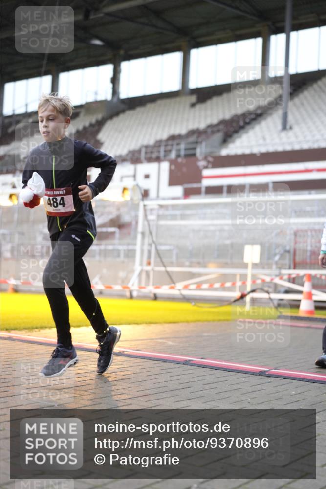 07.12.2025 - St. Pauli X-Mass-Run No. 15 Patografie http://msf.ph/oto/9370896 07.12.2025 11:36:59 Ziel 484, 991, 1588, 1590, 2004, 2022, 2102, 2279, 2405, 2517, 2686, 2917, 3931 meine-sportfotos.de