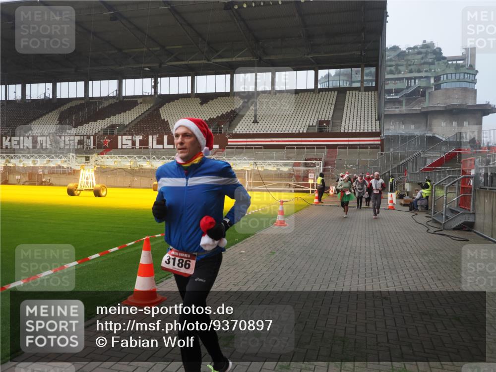 07.12.2025 - St. Pauli X-Mass-Run No. 15 Fabian Wolf http://msf.ph/oto/9370897 07.12.2025 10:05:17 Ziel 114, 202, 210, 292, 543, 699, 1121, 1481, 1661, 1761, 2856, 2866, 3186, 3307, 3311, 3386, 4036 meine-sportfotos.de