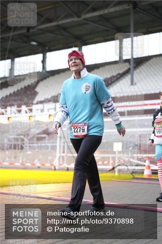 07.12.2025 - St. Pauli X-Mass-Run No. 15 Patografie http://msf.ph/oto/9370898 07.12.2025 11:37:00 Ziel 484, 991, 1280, 1588, 1590, 2004, 2022, 2102, 2279, 2405, 2517, 2686, 2917, 3931 meine-sportfotos.de