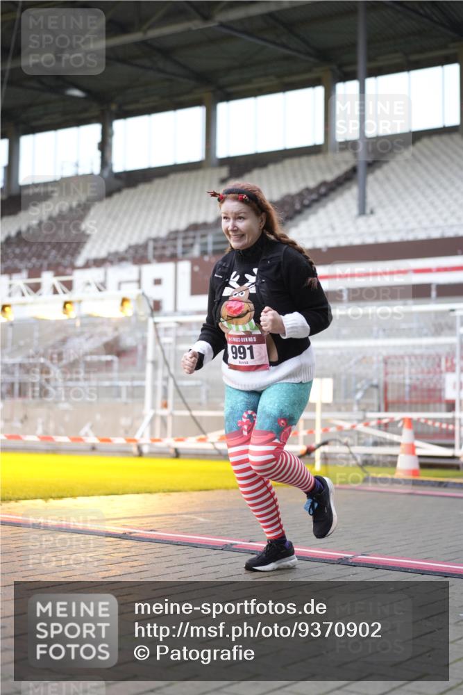 07.12.2025 - St. Pauli X-Mass-Run No. 15 Patografie http://msf.ph/oto/9370902 07.12.2025 11:37:01 Ziel 484, 991, 1280, 1588, 1590, 2004, 2022, 2102, 2279, 2405, 2517, 2686, 2917, 3931 meine-sportfotos.de