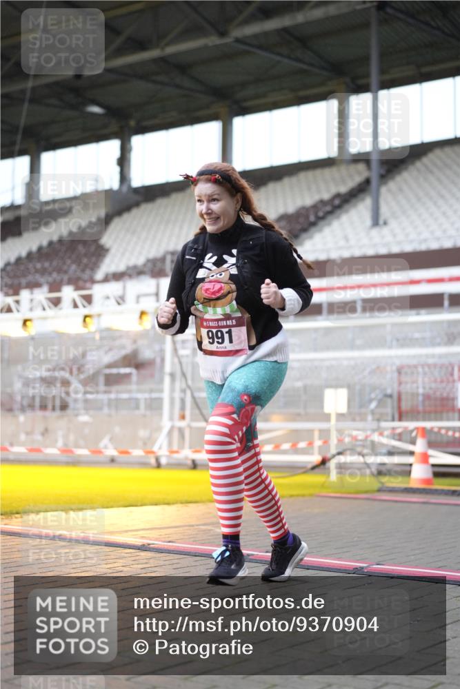 07.12.2025 - St. Pauli X-Mass-Run No. 15 Patografie http://msf.ph/oto/9370904 07.12.2025 11:37:01 Ziel 484, 991, 1280, 1588, 1590, 2004, 2022, 2102, 2279, 2405, 2517, 2686, 2917, 3931 meine-sportfotos.de