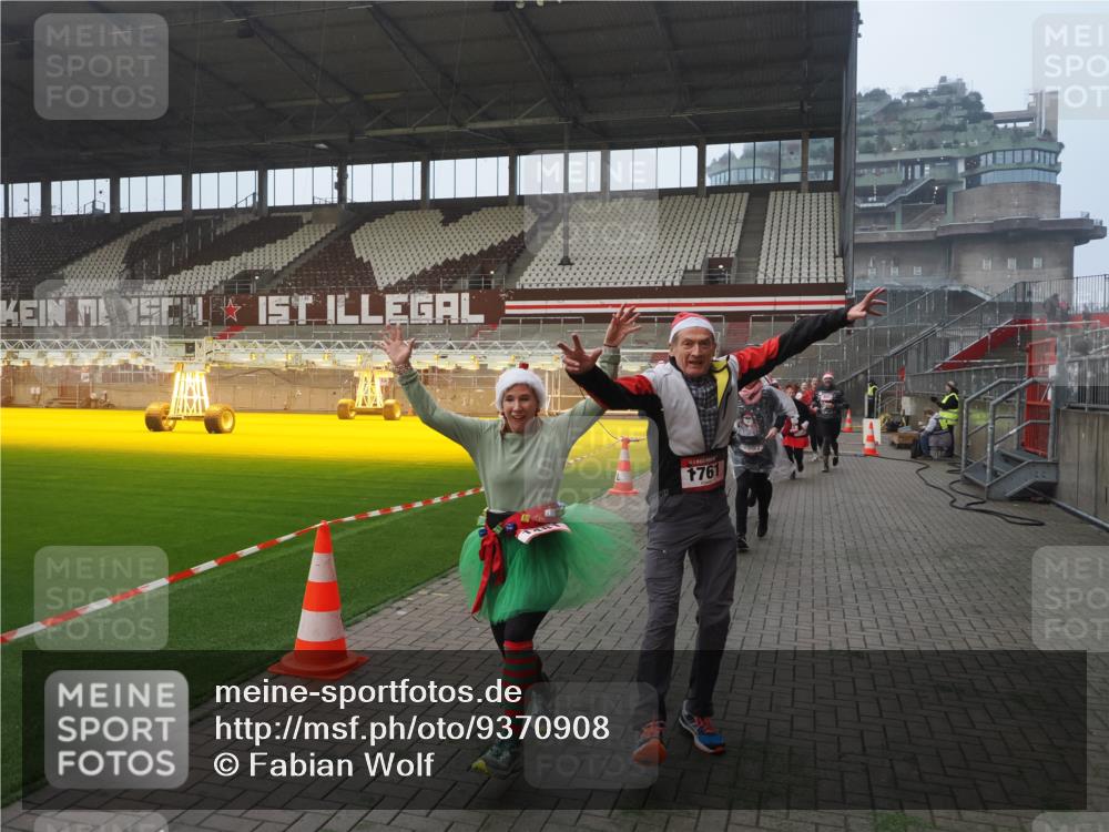 07.12.2025 - St. Pauli X-Mass-Run No. 15 Fabian Wolf http://msf.ph/oto/9370908 07.12.2025 10:05:21 Ziel 114, 543, 668, 950, 1121, 1316, 1374, 1481, 1661, 1761, 3186, 3307, 3386, 4036, 4556, 4558 meine-sportfotos.de