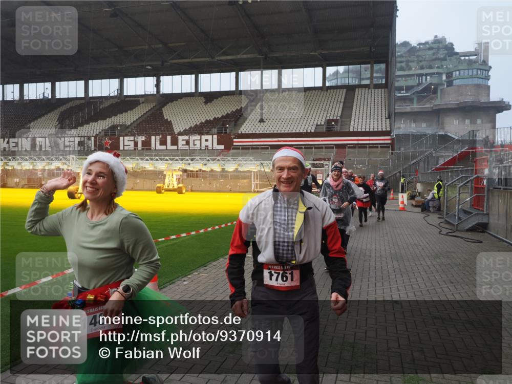07.12.2025 - St. Pauli X-Mass-Run No. 15 Fabian Wolf http://msf.ph/oto/9370914 07.12.2025 10:05:22 Ziel 114, 543, 668, 950, 1121, 1316, 1374, 1481, 1661, 1761, 3186, 3386, 4036, 4556, 4558 meine-sportfotos.de