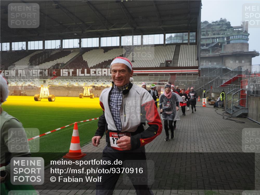 07.12.2025 - St. Pauli X-Mass-Run No. 15 Fabian Wolf http://msf.ph/oto/9370916 07.12.2025 10:05:22 Ziel 114, 543, 668, 950, 1121, 1316, 1374, 1481, 1661, 1761, 3186, 3386, 4036, 4556, 4558 meine-sportfotos.de