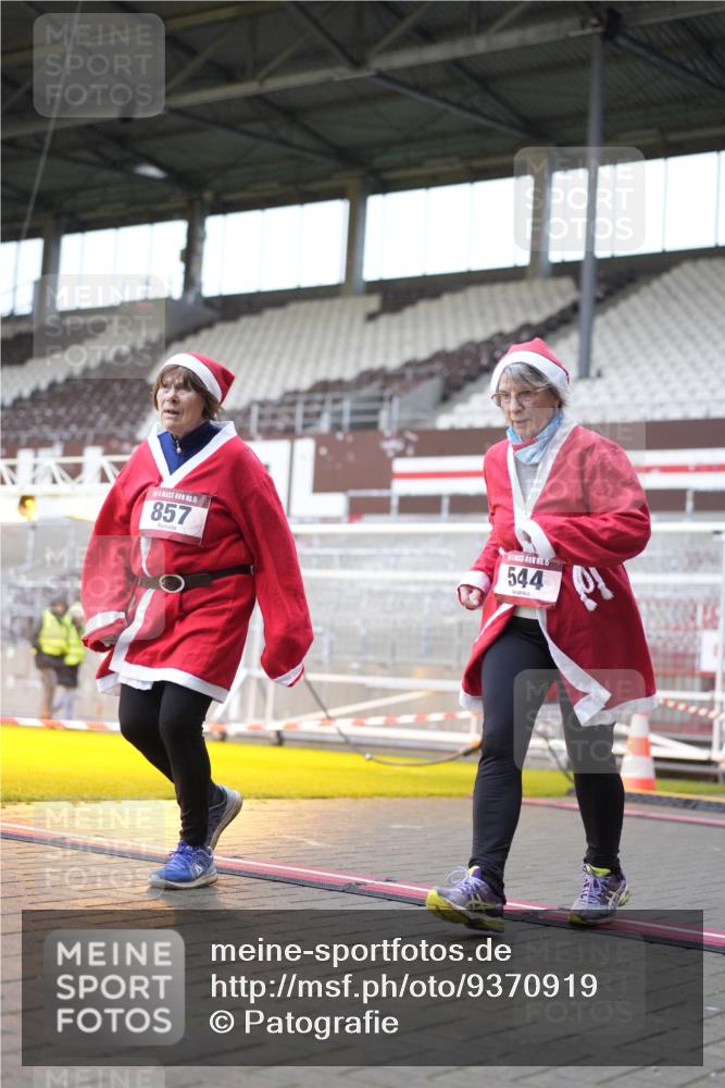 07.12.2025 - St. Pauli X-Mass-Run No. 15 Patografie http://msf.ph/oto/9370919 07.12.2025 11:37:26 Ziel 544, 857, 1154, 2810, 3916 meine-sportfotos.de