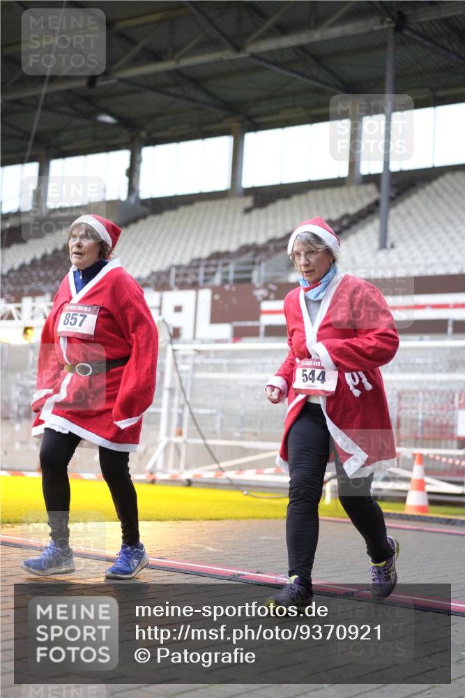 07.12.2025 - St. Pauli X-Mass-Run No. 15 Patografie http://msf.ph/oto/9370921 07.12.2025 11:37:26 Ziel 544, 857, 1154, 2810, 3916 meine-sportfotos.de