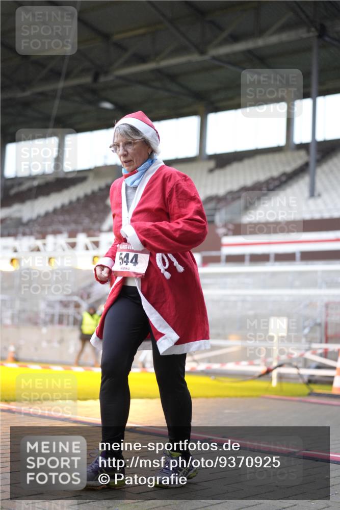 07.12.2025 - St. Pauli X-Mass-Run No. 15 Patografie http://msf.ph/oto/9370925 07.12.2025 11:37:27 Ziel 544, 857, 1154, 2810, 3916 meine-sportfotos.de