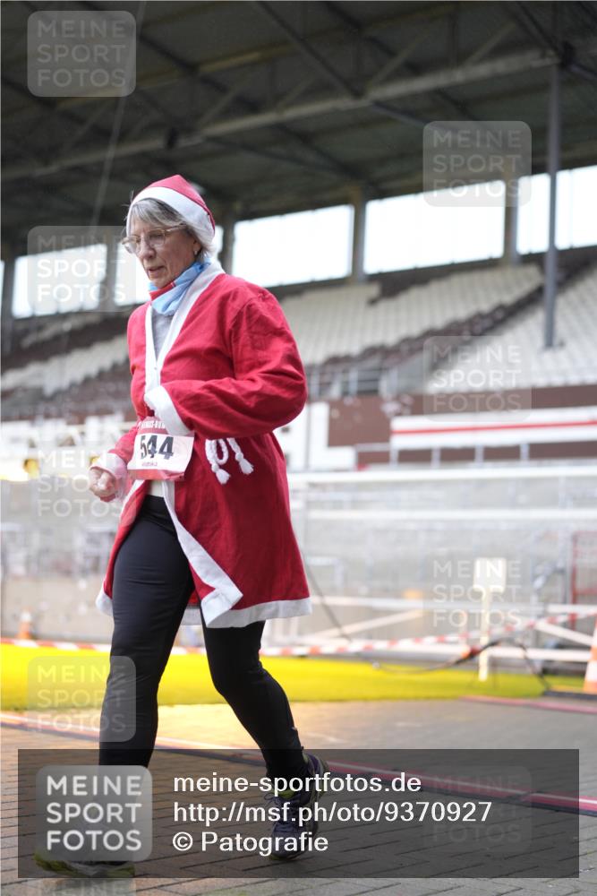 07.12.2025 - St. Pauli X-Mass-Run No. 15 Patografie http://msf.ph/oto/9370927 07.12.2025 11:37:27 Ziel 544, 857, 1154, 2810, 3916 meine-sportfotos.de